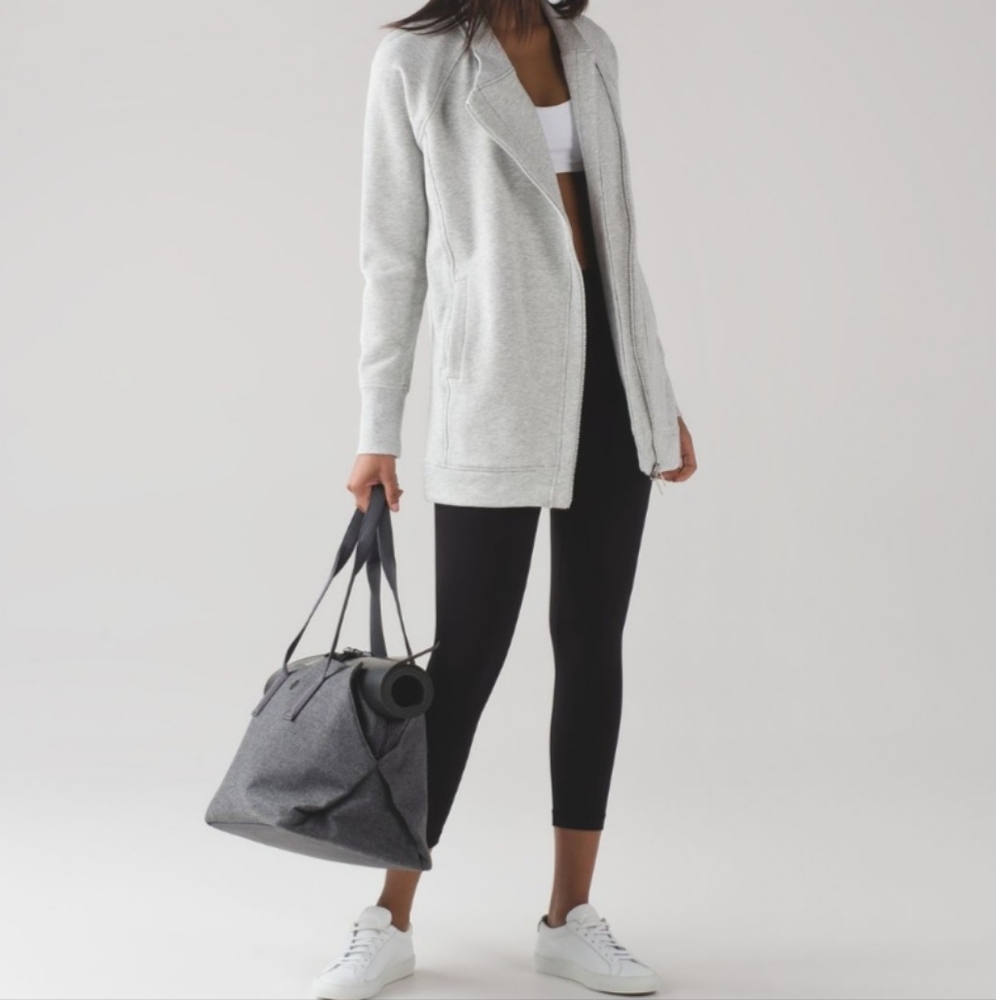 Lululemon Back To It Wrap, Size 6